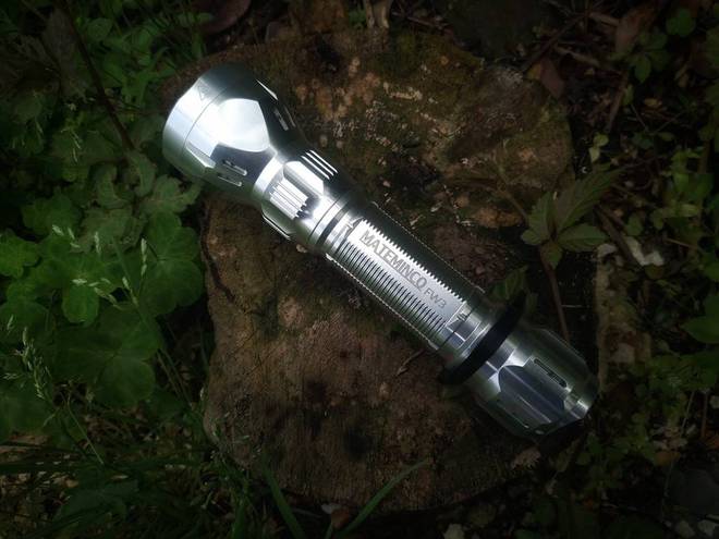 1350米搭配1550LM的聚泛兼容无敌照明:迈特明酷FW3(银色)(图1)