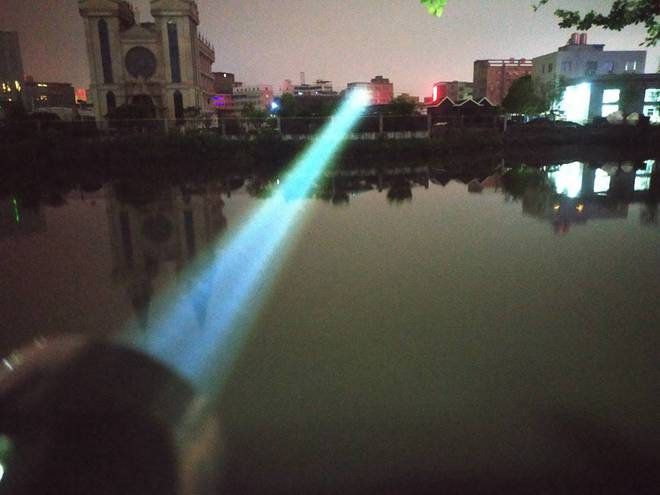 1350米搭配1550LM的聚泛兼容无敌照明:迈特明酷FW3(银色)(图2)