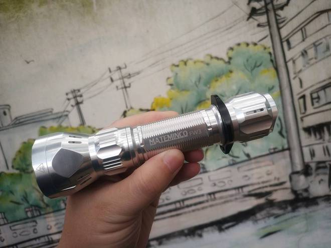 1350米搭配1550LM的聚泛兼容无敌照明:迈特明酷FW3(银色)(图11)