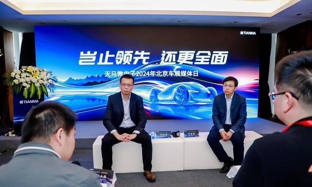在车载显示赛道狂奔天马不惧挑战(图1)