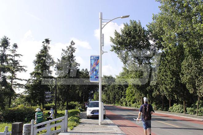 道路完善工程—智慧路灯综合杆三思LED照明(图1)