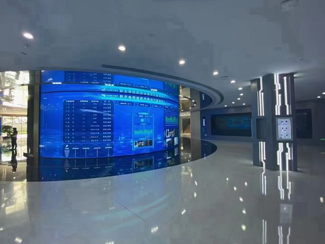 普通LED显示屏与柔性LED显示屏如何选择？(图2)