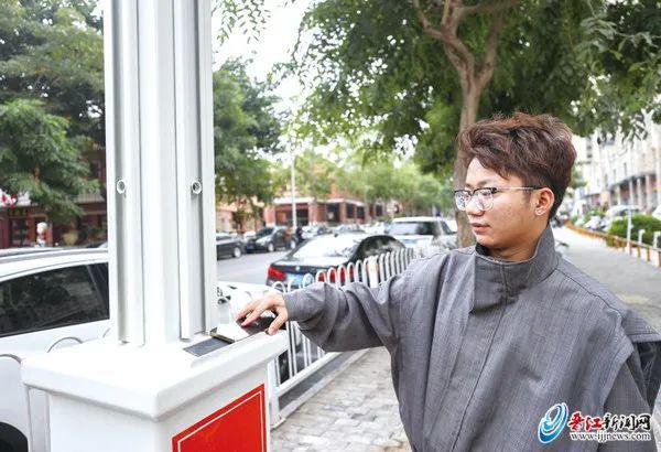 厉害了！晋江这些路灯能给手机免费充电！(图1)