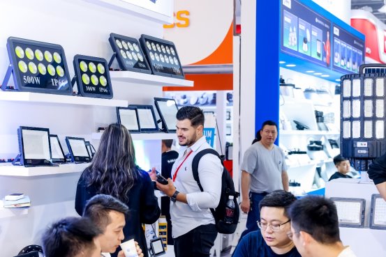 古镇灯博会照明行业的秋季盛宴(图2)