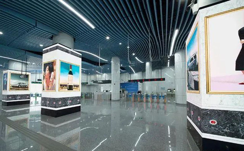 MiniLED显示屏首度现身宁波地铁站(图2)
