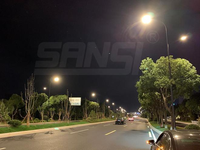LED道路照明路灯提升夜间行车安全(图1)