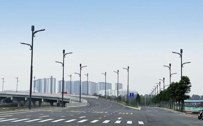城市路灯杆三思LED照明(图1)