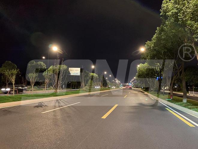 道路照明的新选择：LED路灯的亮度与节能并存(图1)
