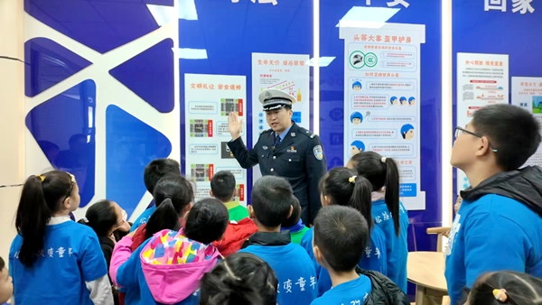 青岛平度：举行第十三个“全国交通安全日”活动暨“交通安全伴我行”主题朗诵比赛启动仪式(图2)