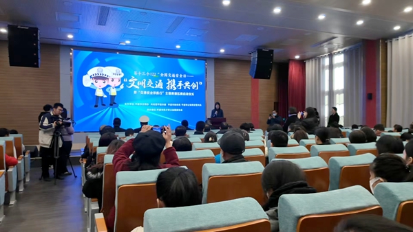 青岛平度：举行第十三个“全国交通安全日”活动暨“交通安全伴我行”主题朗诵比赛启动仪式(图1)