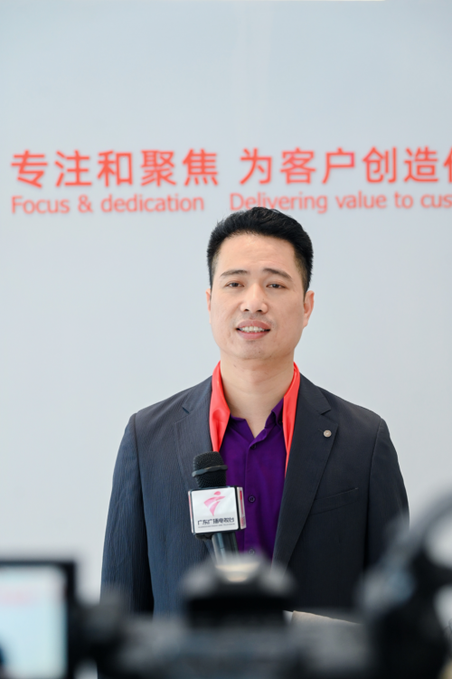 广东电视台专访新克尔光电姚洪标谈车灯光源(图1)