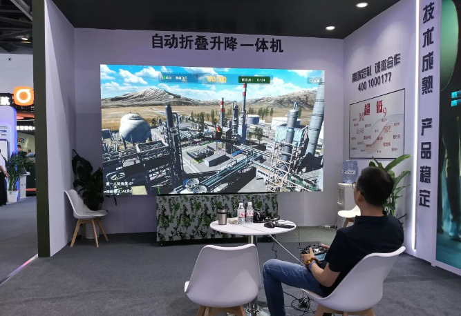 蔚来墙自动折叠升降一体机在军博展圈粉(图1)
