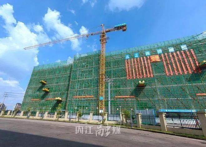 总投资20亿西南LED显示屏项目一期主体封顶(图1)
