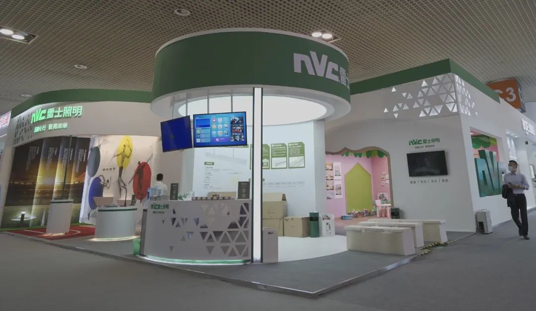 雷士照明携“智慧校园”亮相教育装备展守护青少年光健康未来(图1)