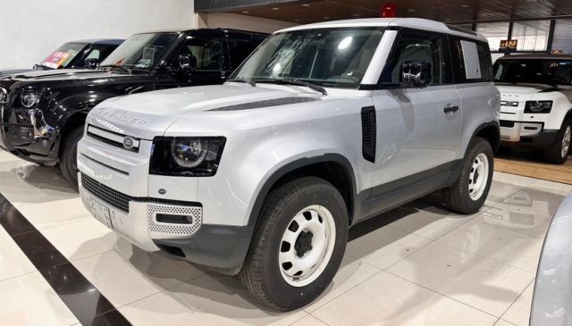 2025款路虎卫士90欧规两门20T分期首付3成即可开回家(图1)