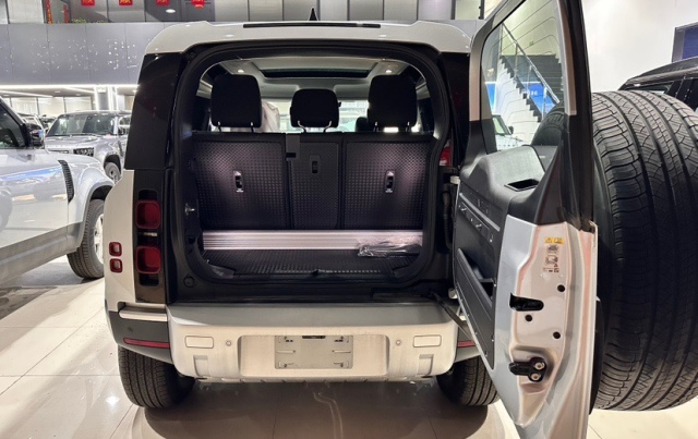 2025款路虎卫士90欧规两门20T分期首付3成即可开回家(图6)