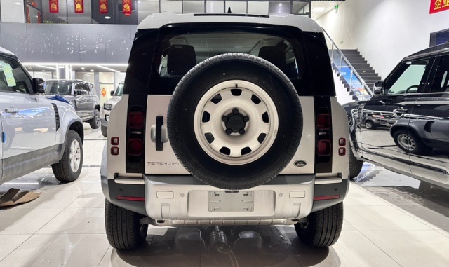 2025款路虎卫士90欧规两门20T分期首付3成即可开回家(图7)