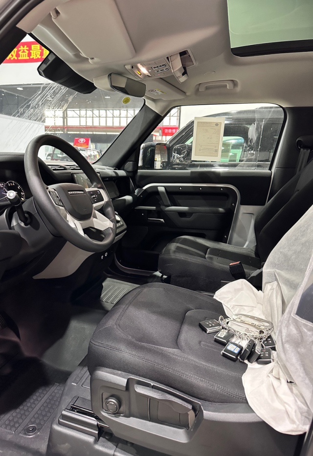 2025款路虎卫士90欧规两门20T分期首付3成即可开回家(图3)