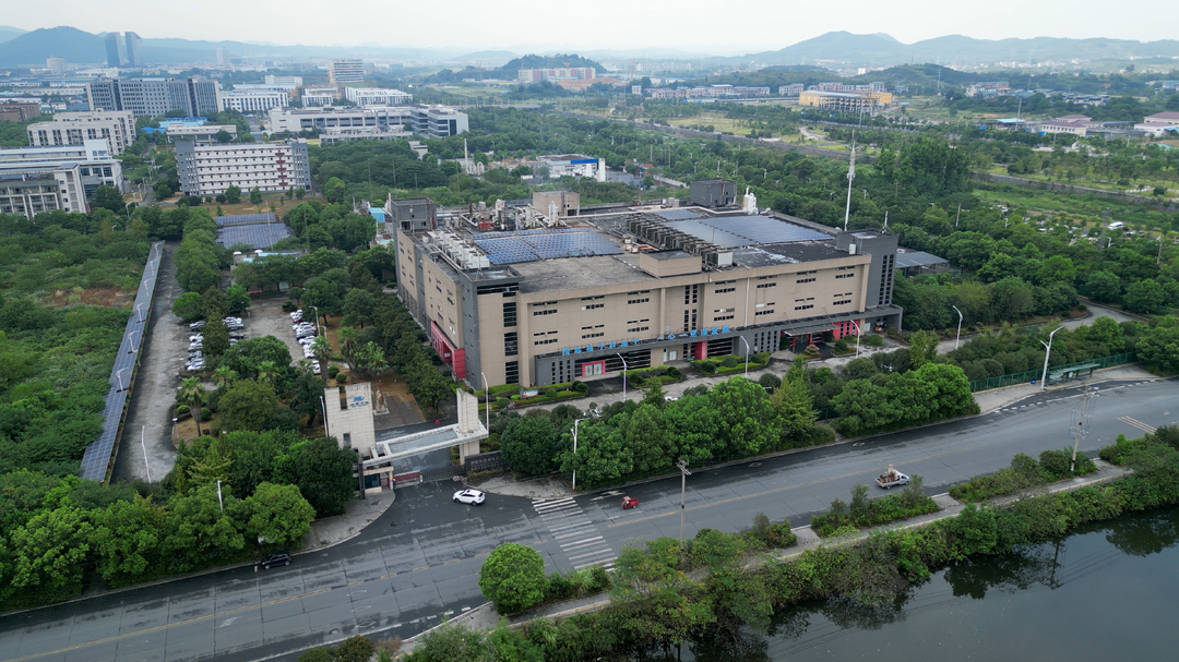 五载同行向新出发丨郴州高新区华磊光电：让绿色之光照亮全球(图2)