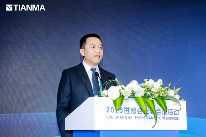 天马携多款透明Micro-LED亮相进博会秦锋：显示竞争已步入“玻璃基时代”(图2)