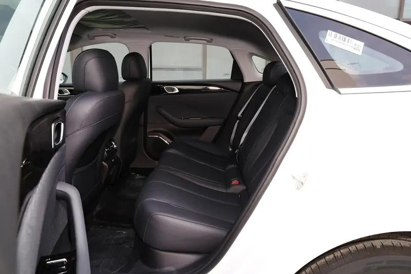 吉利第5代帝豪将于11月18日上市限时先享价689万起(图9)