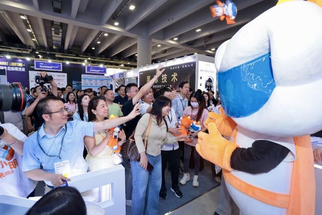 精益突围攀高｜佛山照明2025：以光为笔书写高质量发展新时代(图6)