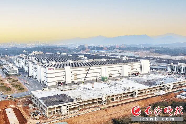 浏阳惠科Mini-LED项目全面封顶(图1)