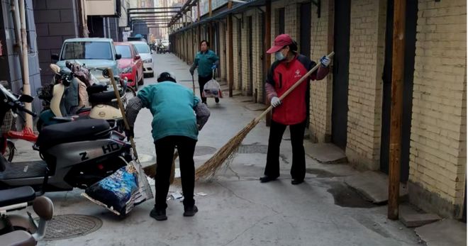 河北保定：五四路街道西苑北社区扫尘迎新春(图2)